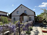 Eladó családi ház, Mogyoródon 134.9 M Ft, 7 szobás