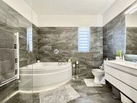 Eladó családi ház, Pécsett 115 M Ft, 4 szobás