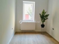 Eladó téglalakás, Pécsett 69.9 M Ft, 3 szobás