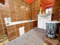 Eladó családi ház, IV. kerületben 98 M Ft, 4 szobás