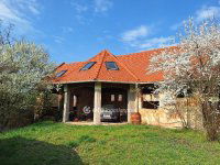 Eladó családi ház, Felsőörsön 180 M Ft, 5 szobás