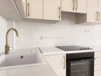 Eladó panellakás, Pécsett 64.9 M Ft, 3 szobás