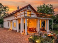 Eladó családi ház, Siófokon 173 M Ft, 8 szobás