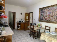 Eladó családi ház, Vecsésen 299.9 M Ft, 13 szobás