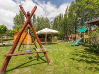 Eladó családi ház, Balatonfenyvesen 369 M Ft, 12 szobás