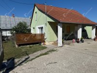 Eladó családi ház, Balatonfőkajáron 69.9 M Ft, 2 szobás