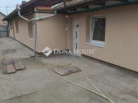 Eladó téglalakás