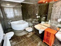 Eladó családi ház, II. kerületben 1000 M Ft, 10 szobás