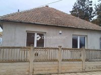 Eladó családi ház, Tápiószecsőn 59.9 M Ft, 5 szobás