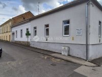 Eladó családi ház, Pécsett 75 M Ft, 3 szobás