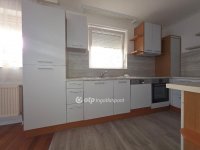Eladó családi ház, Pápán 119 M Ft, 4+2 szobás