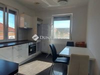 Kiadó téglalakás, albérlet, Pécsett 180 E Ft / hó, 3 szobás