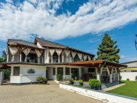 Eladó hotel, Halásztelken, Új utcában 329 M Ft, 10 szobás