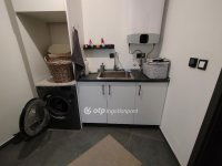 Eladó családi ház, Pécsett 139.5 M Ft, 3 szobás