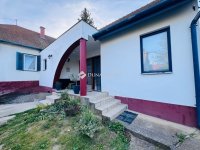Eladó családi ház, Pécsett 84.99 M Ft, 3 szobás