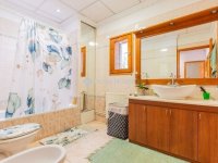 Eladó családi ház, XIV. kerületben 190.5 M Ft, 6 szobás