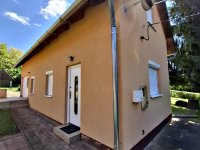Eladó családi ház, Göllén 29.9 M Ft, 2 szobás