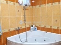 Eladó családi ház, Pécsett 89.9 M Ft, 7 szobás