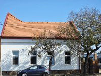 Eladó téglalakás
