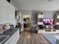 Eladó panellakás, Pécsett 57.9 M Ft, 4 szobás