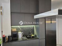 Eladó téglalakás, Pécsett 100 M Ft, 4 szobás