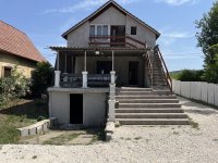 Eladó családi ház, Esztergomban 44.9 M Ft, 6 szobás