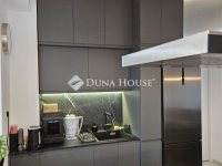 Eladó téglalakás, Pécsett 96.9 M Ft, 4 szobás