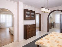 Eladó panellakás, Szegeden 66.9 M Ft, 4 szobás