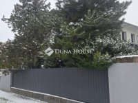 Eladó családi ház, Vácon 299 M Ft, 1 szobás