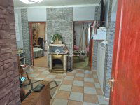 Eladó családi ház, Neszmélyen 65.9 M Ft, 8 szobás