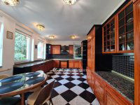 Eladó családi ház, XII. kerületben 549.9 M Ft, 9 szobás