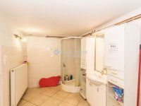 Eladó családi ház, Szombathelyen 95 M Ft, 9 szobás