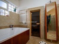 Eladó családi ház, Szegeden 409 M Ft, 6 szobás