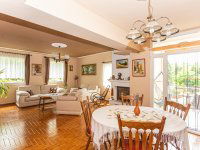 Eladó családi ház, Abaligeten 149 M Ft, 8 szobás