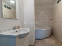 Eladó családi ház, Pécsett 174.9 M Ft, 5+2 szobás