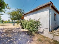 Eladó családi ház, Mezőzomboron 20 M Ft, 2 szobás