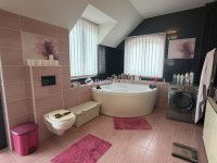 Eladó családi ház, III. kerületben 375 M Ft, 5 szobás