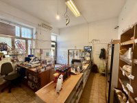 Eladó üzlethelyiség