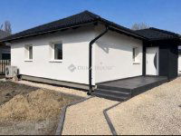 Eladó ikerház, Bicskén, Jakab utcában 89.9 M Ft, 4 szobás