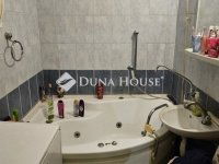 Eladó panellakás, Pécsett 45.99 M Ft, 3 szobás