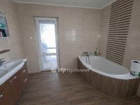 Eladó családi ház, Bugyin 82.99 M Ft, 4 szobás