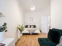 Eladó téglalakás, V. kerületben 114.9 M Ft, 2 szobás