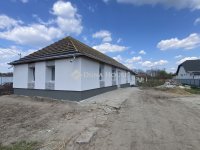 Eladó ikerház, Tápióbicskén 93.5 M Ft, 7 szobás