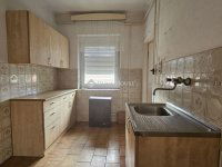 Eladó családi ház, Pécsett 85 M Ft, 7 szobás