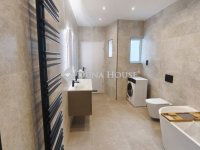 Eladó téglalakás, Pécsett 110 M Ft, 4 szobás