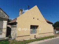 Eladó családi ház, Ajkán 14.9 M Ft, 1 szobás