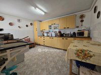 Eladó családi ház, Pápán 52 M Ft, 5+1 szobás