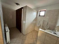 Eladó üzlethelyiség, Hőgyészen 82.55 M Ft