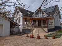 Eladó családi ház, Veszprémben 140.7 M Ft, 5 szobás