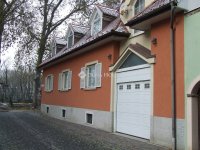 Eladó családi ház, Esztergomban 199.9 M Ft, 6 szobás
